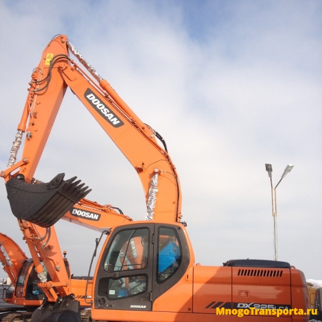 Колесного Экскаватор DOOSAN DX 225